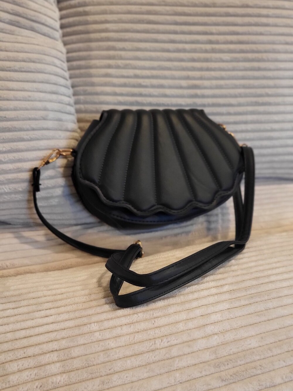 Black Shell Crossbody Bag by